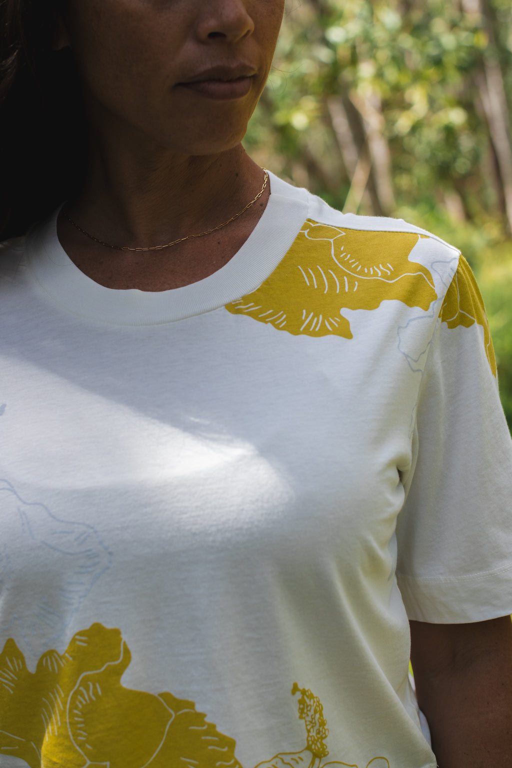 Koki'o/Hau hele 'ula | Wide Hem Tee - white