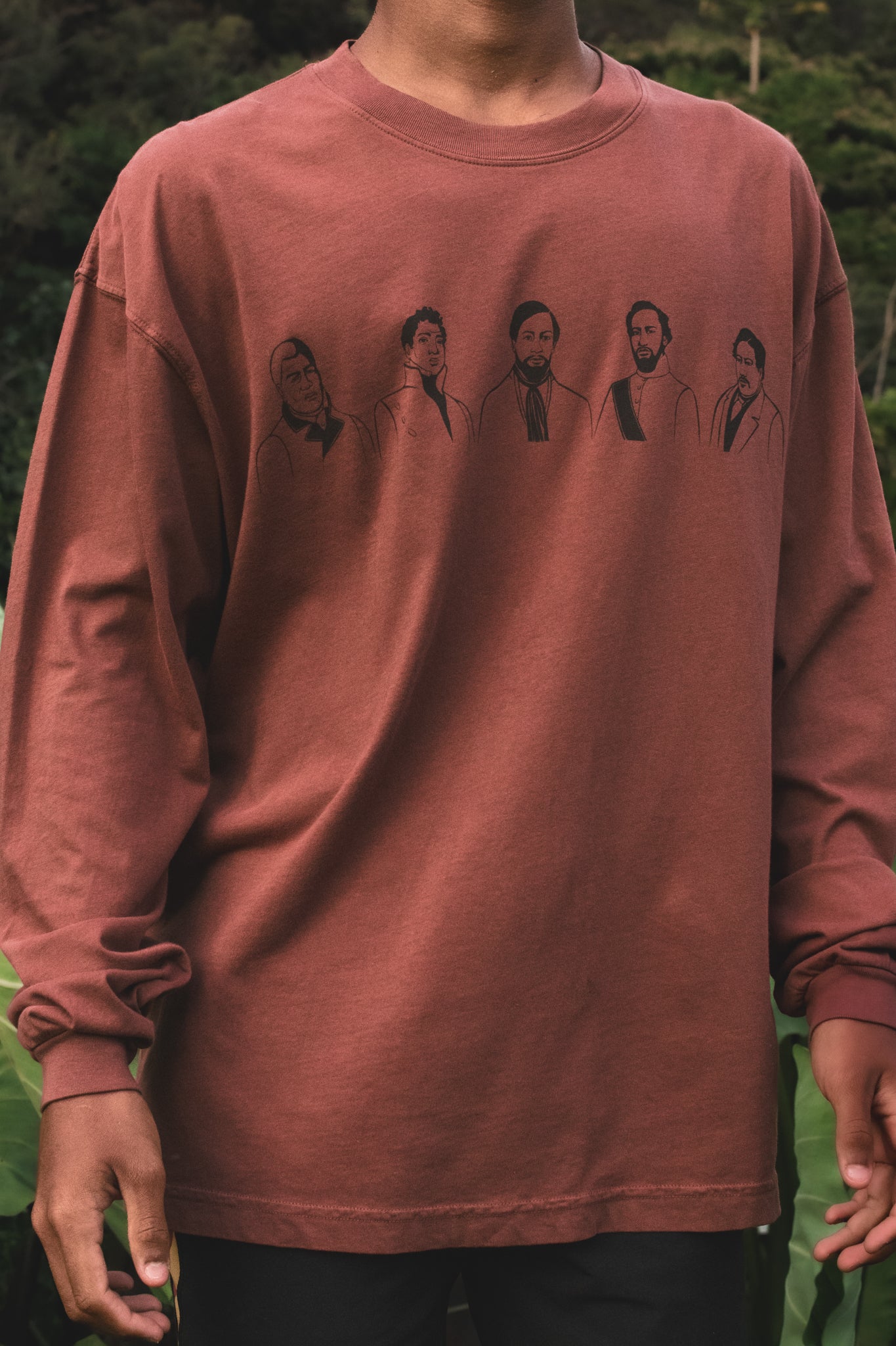 Nā Kamehameha (The Big 5) | Kāne Longsleeve tee - chocolate