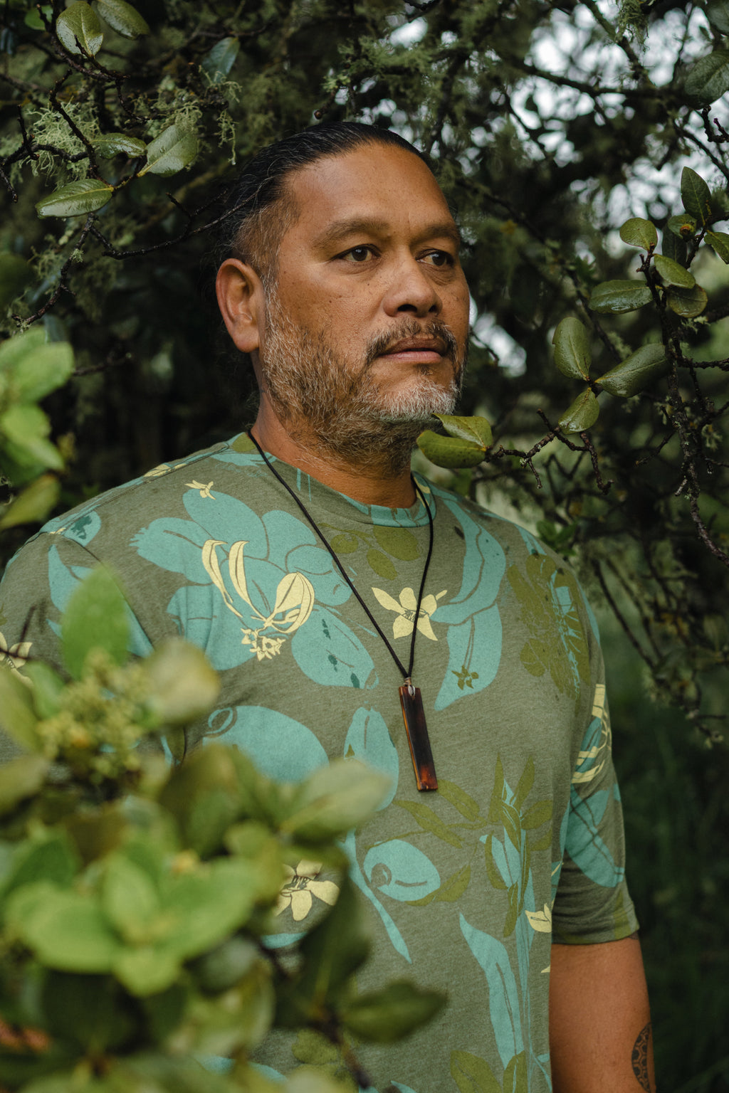 ʻIliahi | Kāne Oversized Tee - dark green