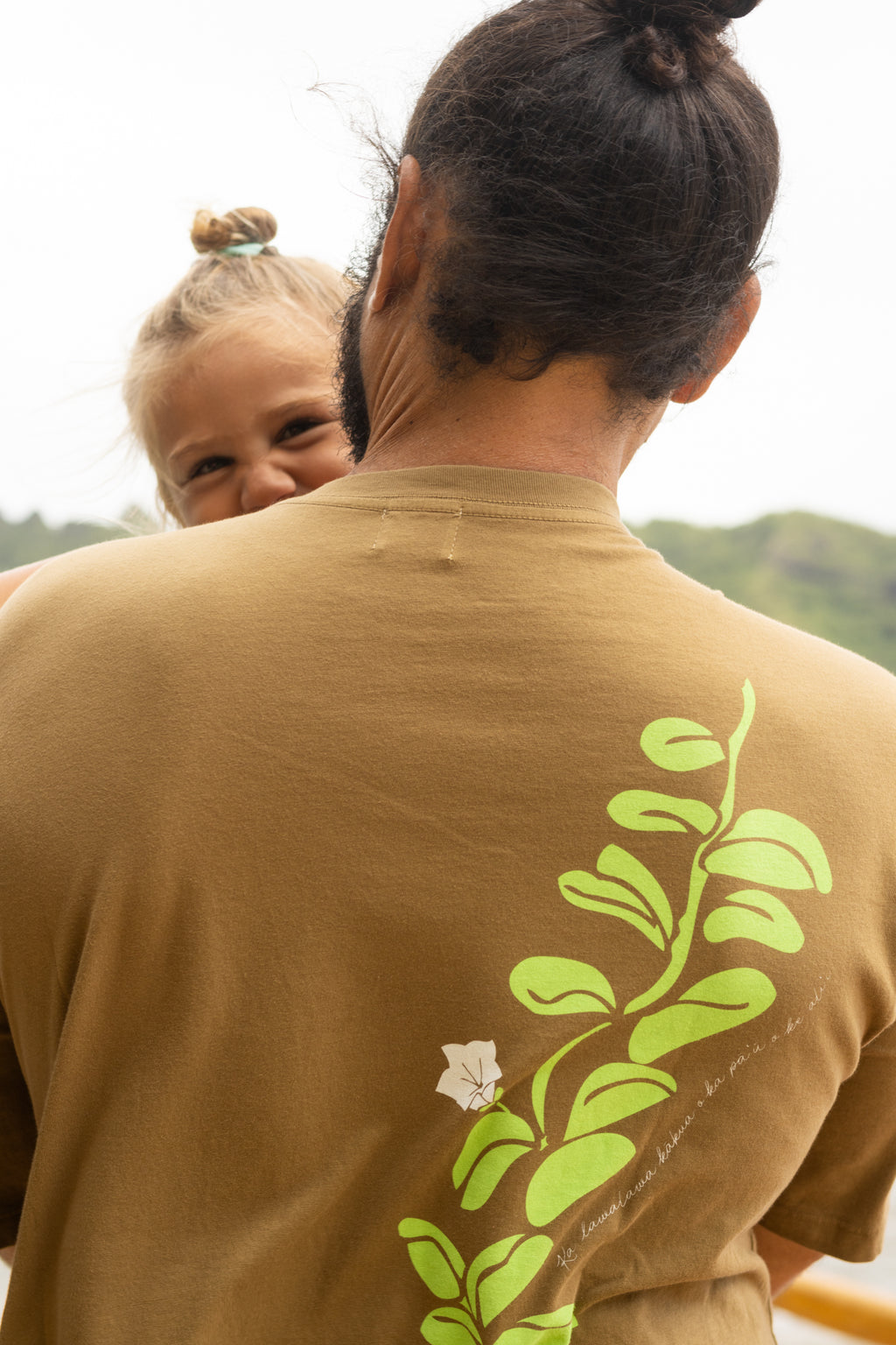Pāʻūohiʻiaka | Kāne Oversized Tee - brown
