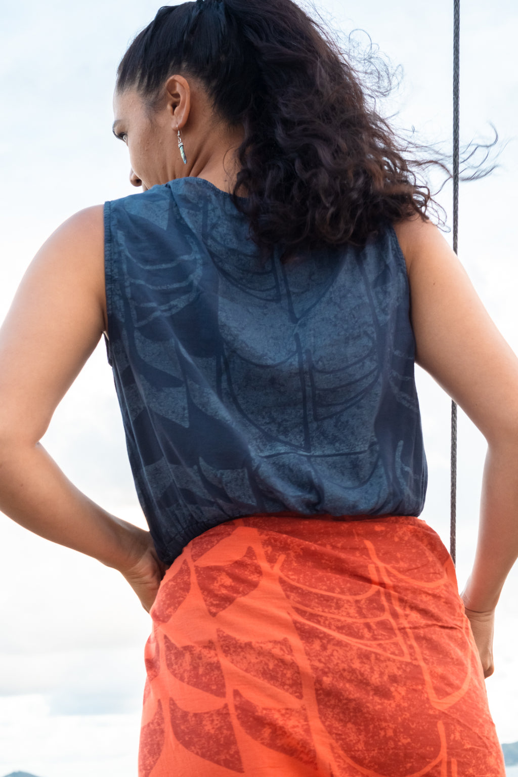 He Waʻa He Moku | Tank - charcoal