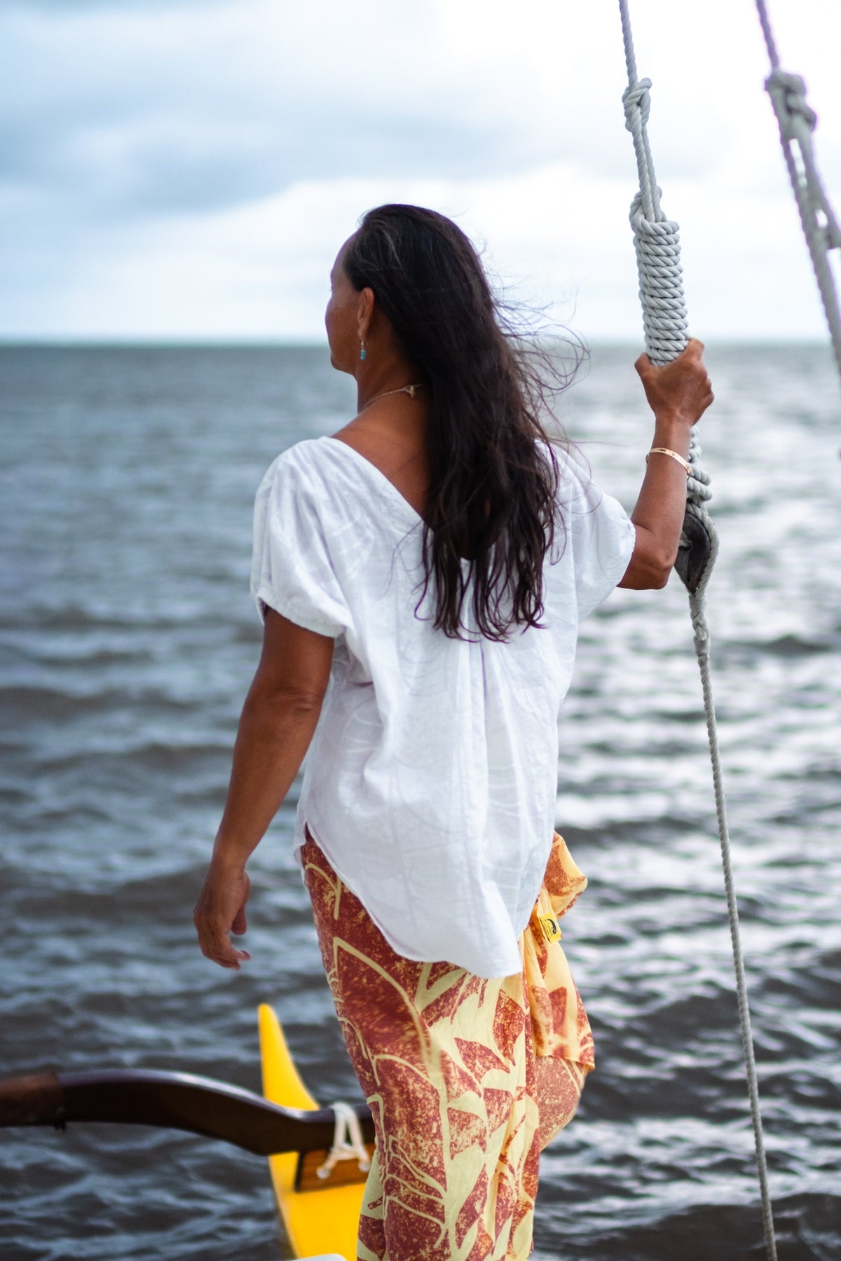 He Waʻa He Moku | Cinched Sleeve Top - white