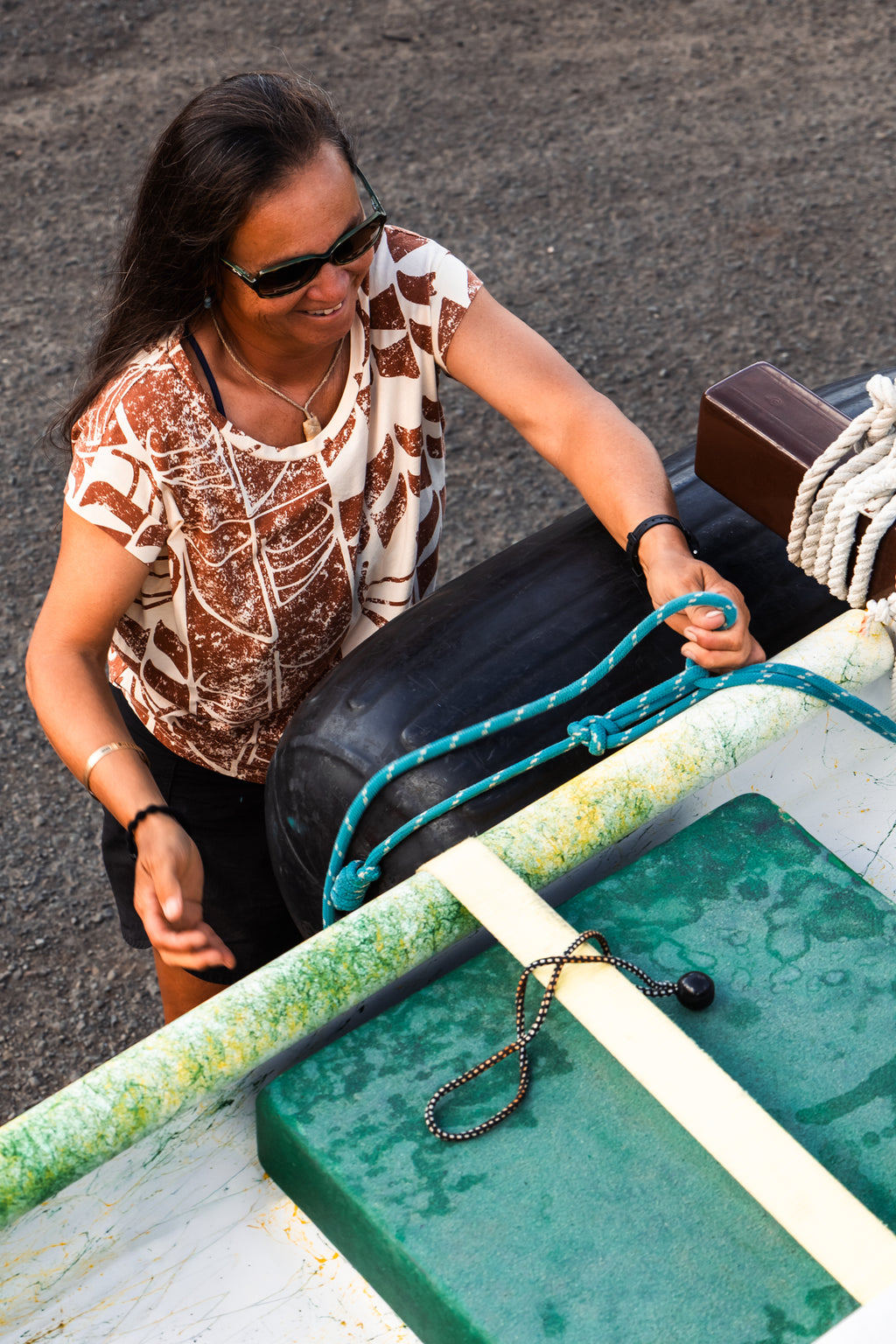 He Waʻa He Moku | Baggie Scoop Tee - creme