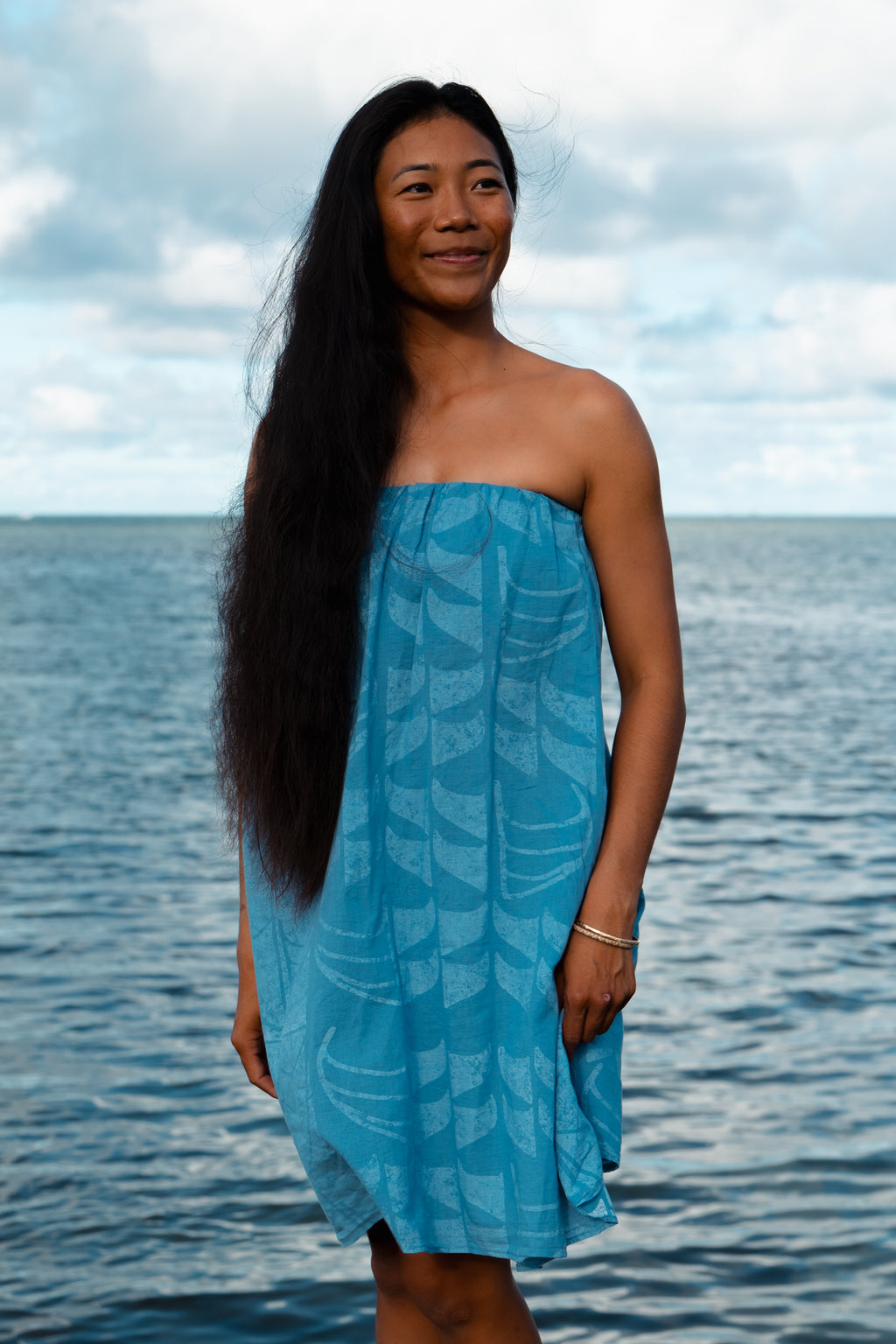 He Waʻa He Moku | Strapless Dress - blue