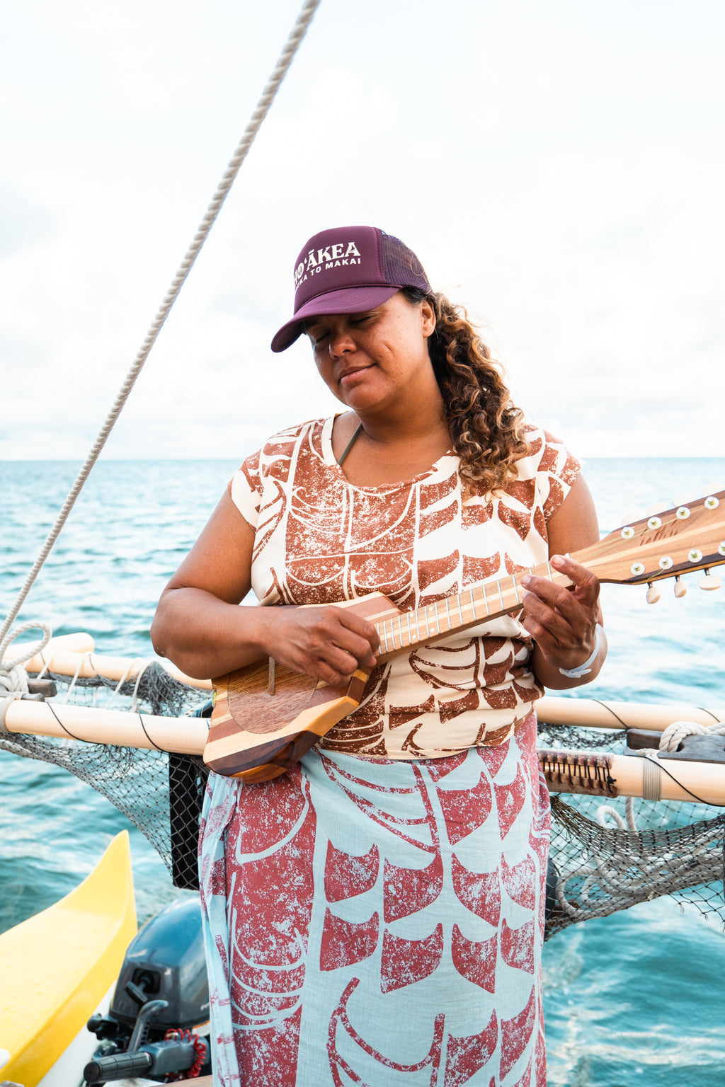 He Waʻa He Moku | Baggie Scoop Tee - creme