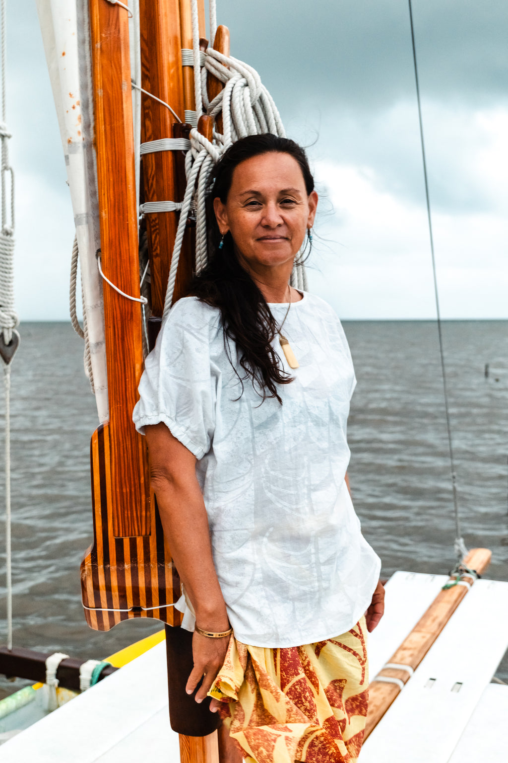 He Waʻa He Moku | Cinched Sleeve Top - white